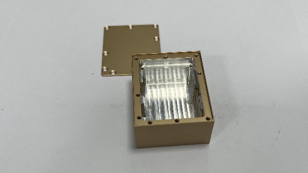 移動(dòng)電源外殼鋁型材cnc加工的工藝流程是什么？